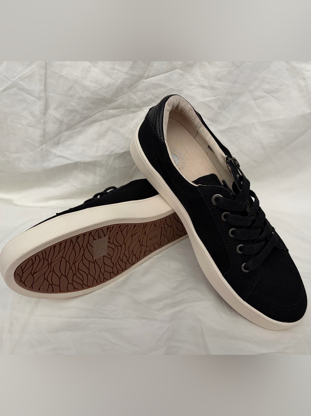 REVITALIGN Black Suede orthotic low top casual sneaker. Never worn.